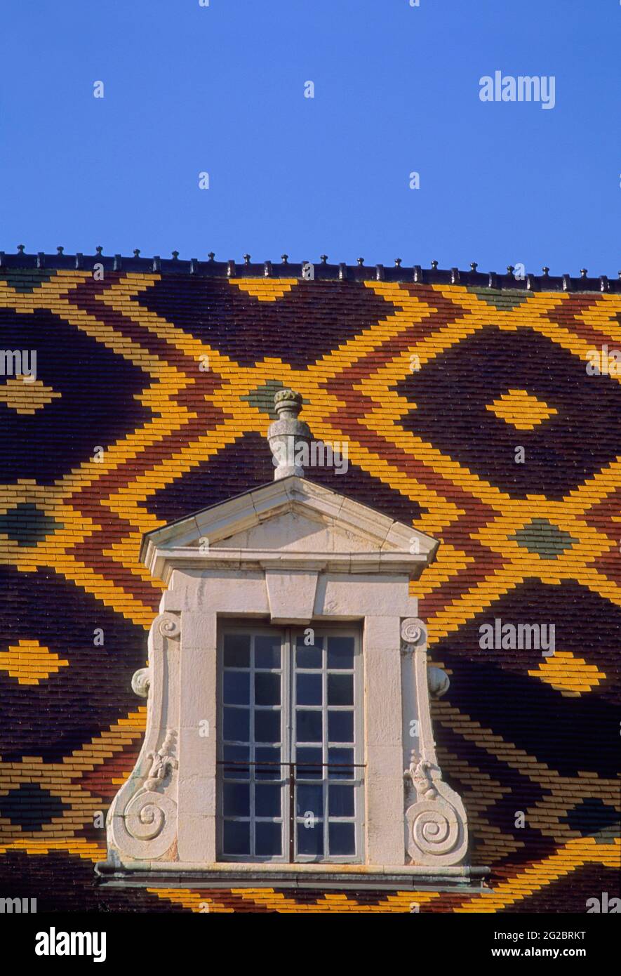 FRANCIA. COTE D'OR (21) REGIONE BORGOGNA. VIGNETO BORGOGNA. CITTÀ DI BEAUNE. TETTO DELL'HOTEL DIEU Foto Stock