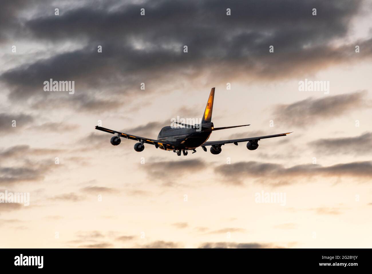 Il presidente AMERICANO Joe Biden in partenza da RAF Mildenhall, Suffolk, Regno Unito, in aereo Air Force One USAF Boeing VC-25A diretto alla vetta del G7. Arrampicata al tramonto Foto Stock