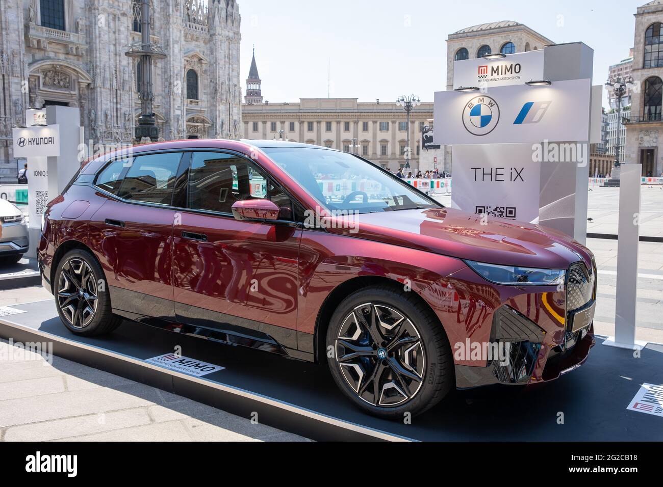 Milano, Italia. 10 giugno 2021. BMW IX - MILANO, ITALIA, il Motor Show di Milano Monza, dal 10 al 13 giugno 2021 a Milano e Monza e presenterà le novità dei 60 costruttori di automobili e moto partecipanti. Con un formato democratico, in cui i marchi esporranno le loro vetture su stand uguali, MIMO vuole dare un segnale di riavviamento al mondo della fiera e del settore automobilistico, con un libero accesso e una mostra sicura. Foto Stock