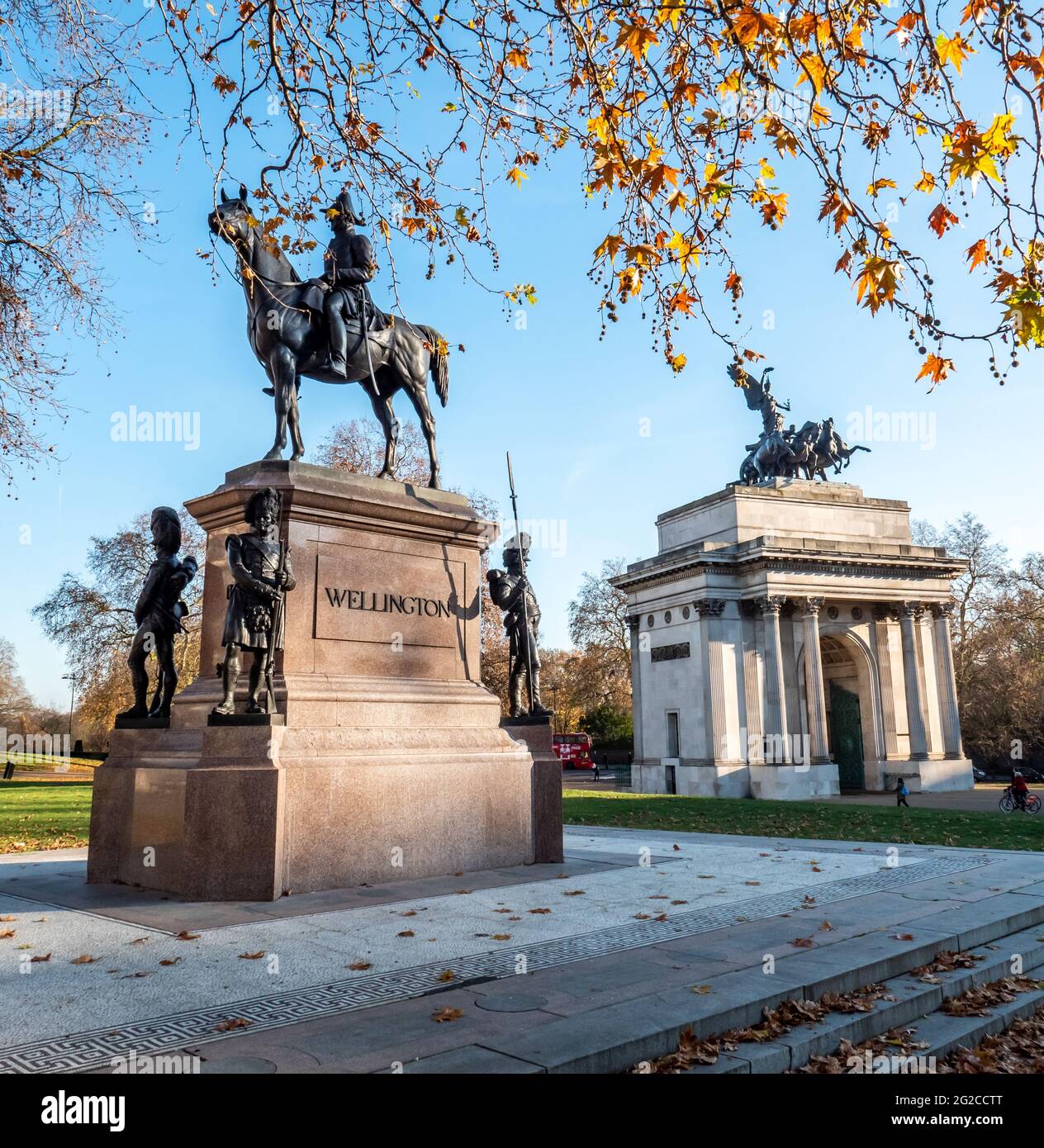 The Wellington Arch, Royal London, Inghilterra. Il quadriga-top militare arco con statua tributo al leader militare britannico storico. Foto Stock