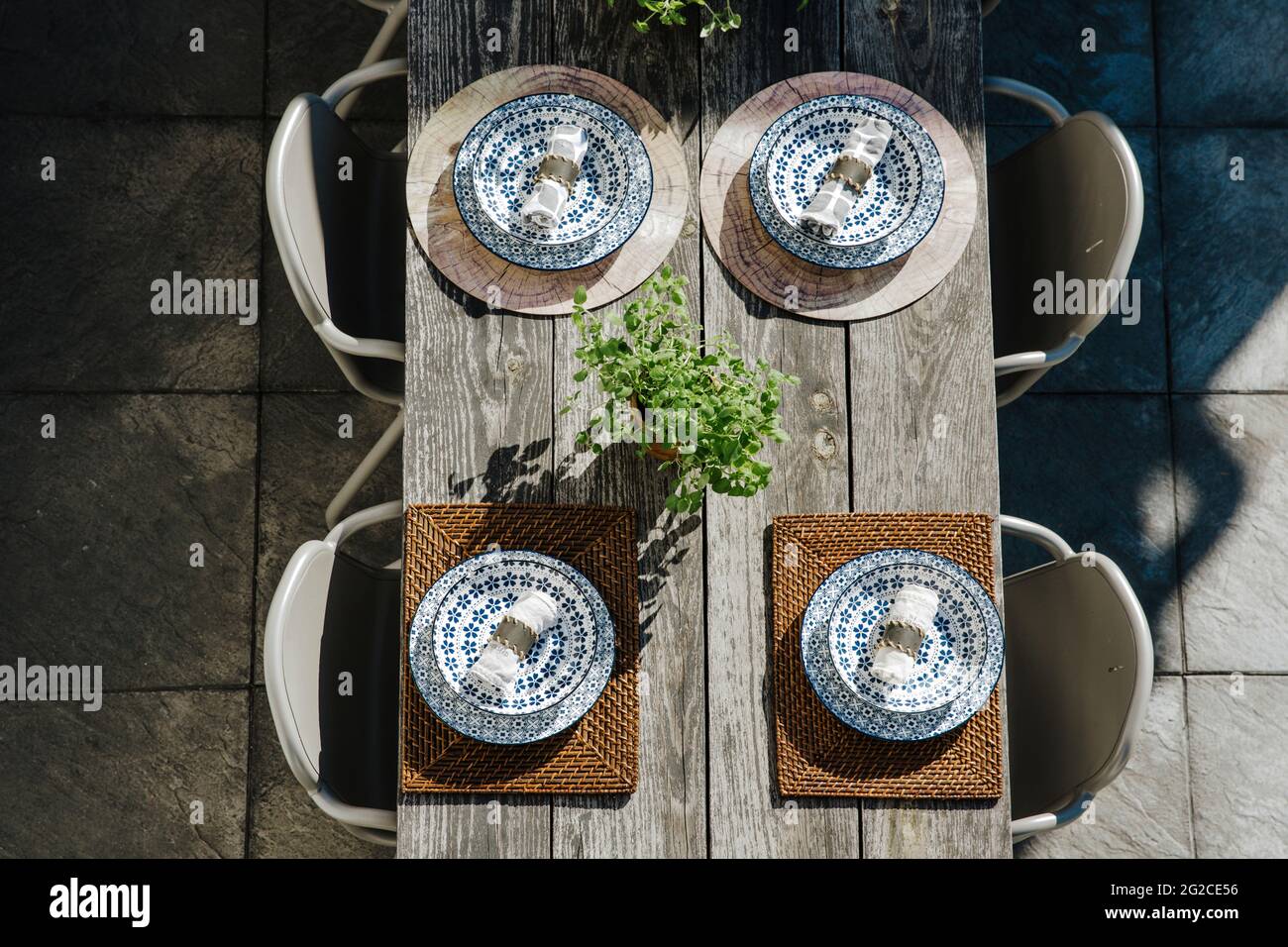 Tavolo sul patio Foto Stock