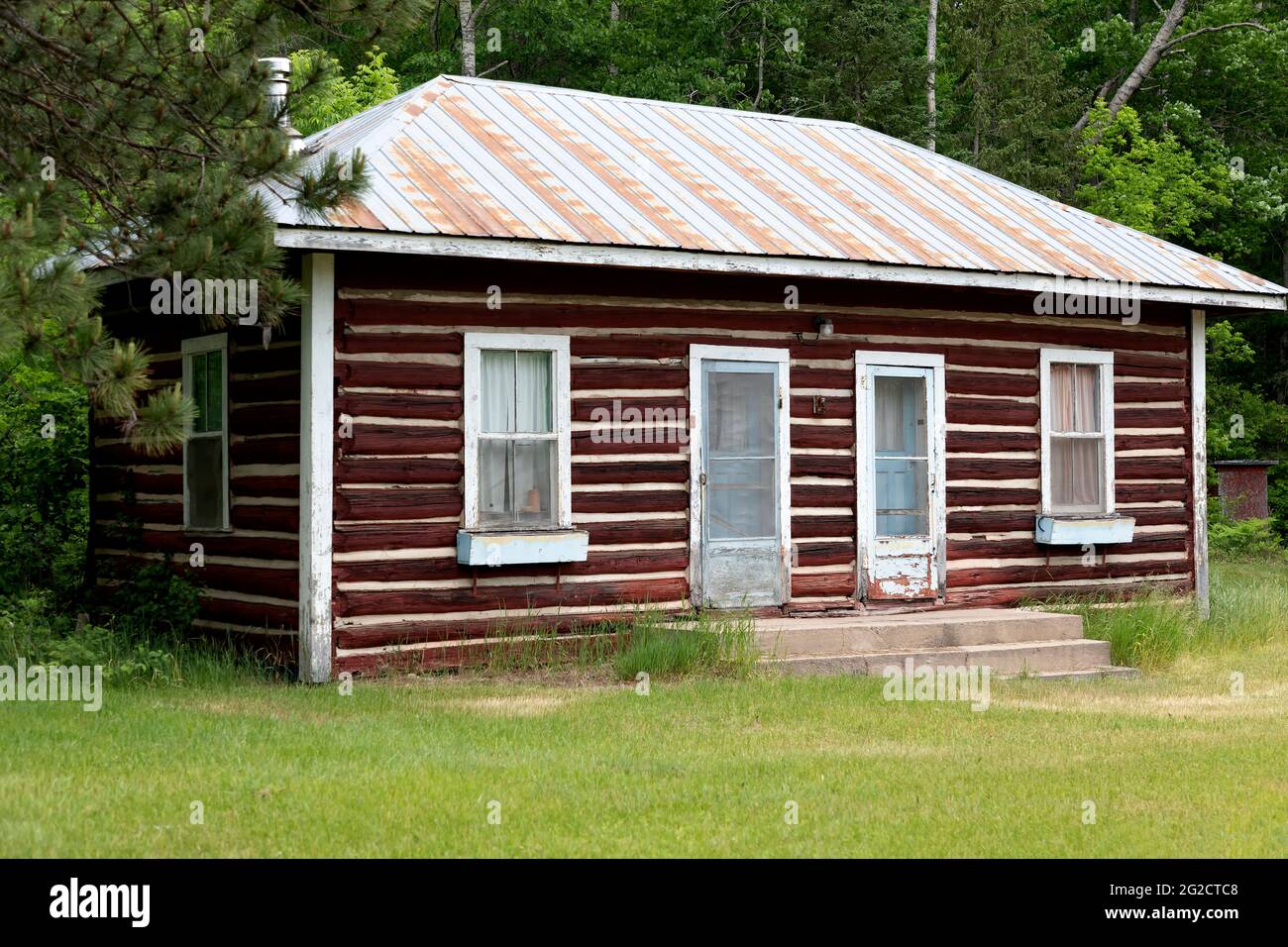 Capanna di tronchi in estate Ontario Canada. Foto Stock