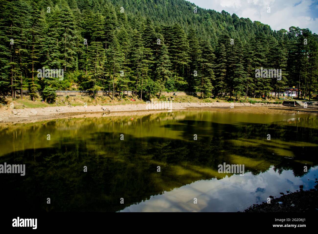 Dal lago, Dharamshala, con un po' d'acqua Foto Stock