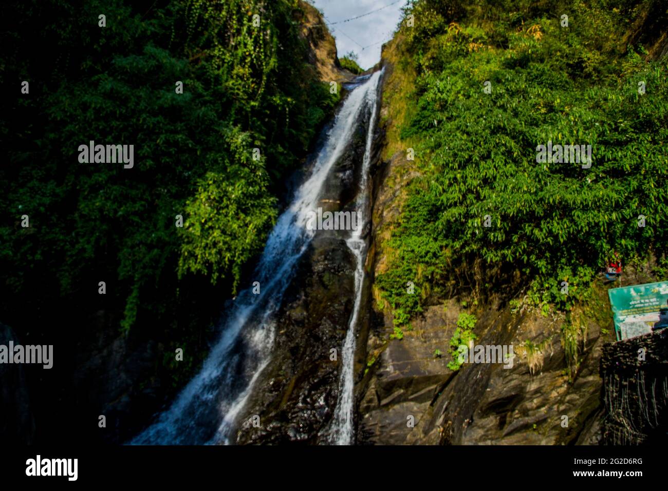 Bhagsunag cade in una giornata di sole Foto Stock