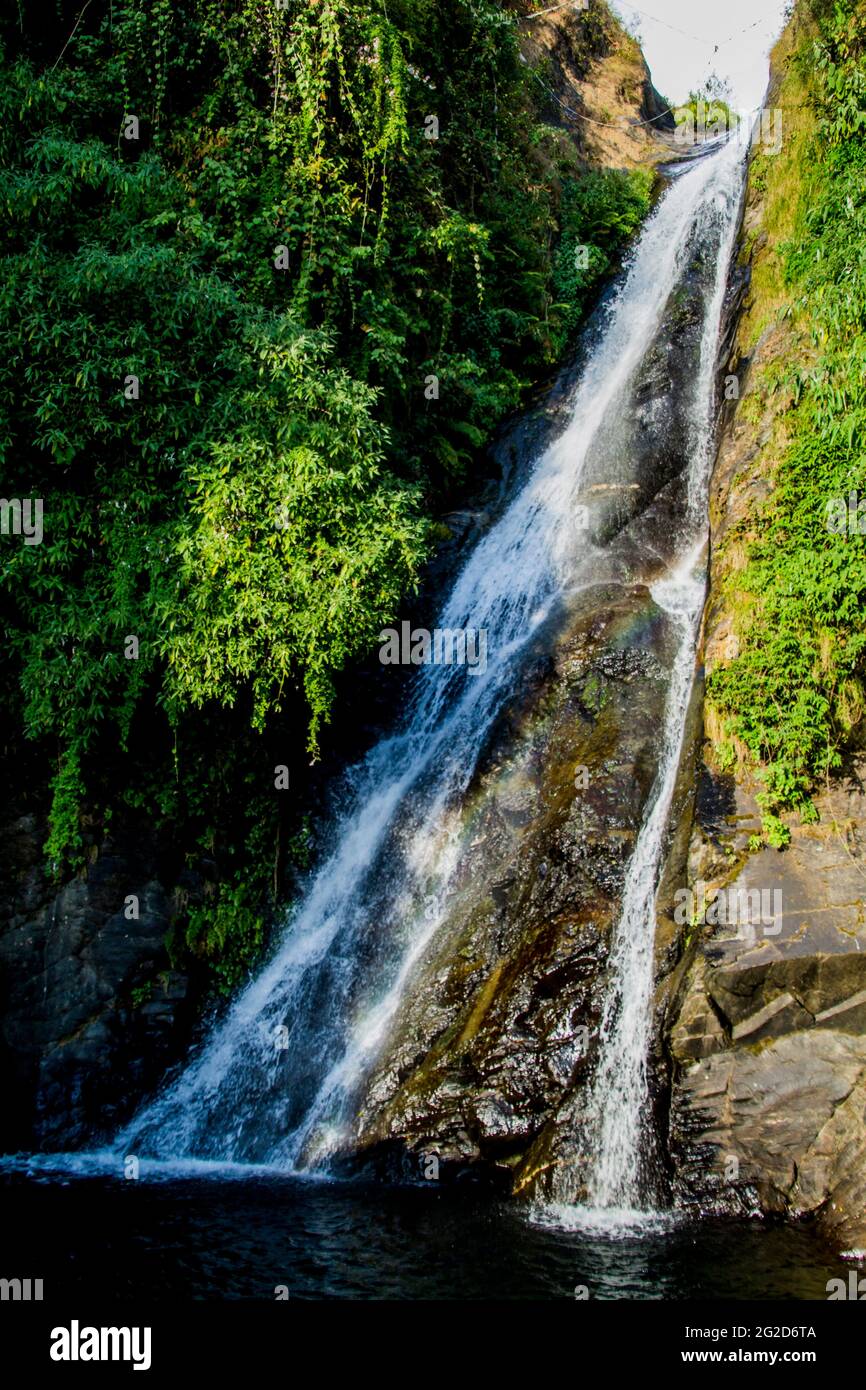 Bhagsunag cade in una giornata di sole Foto Stock