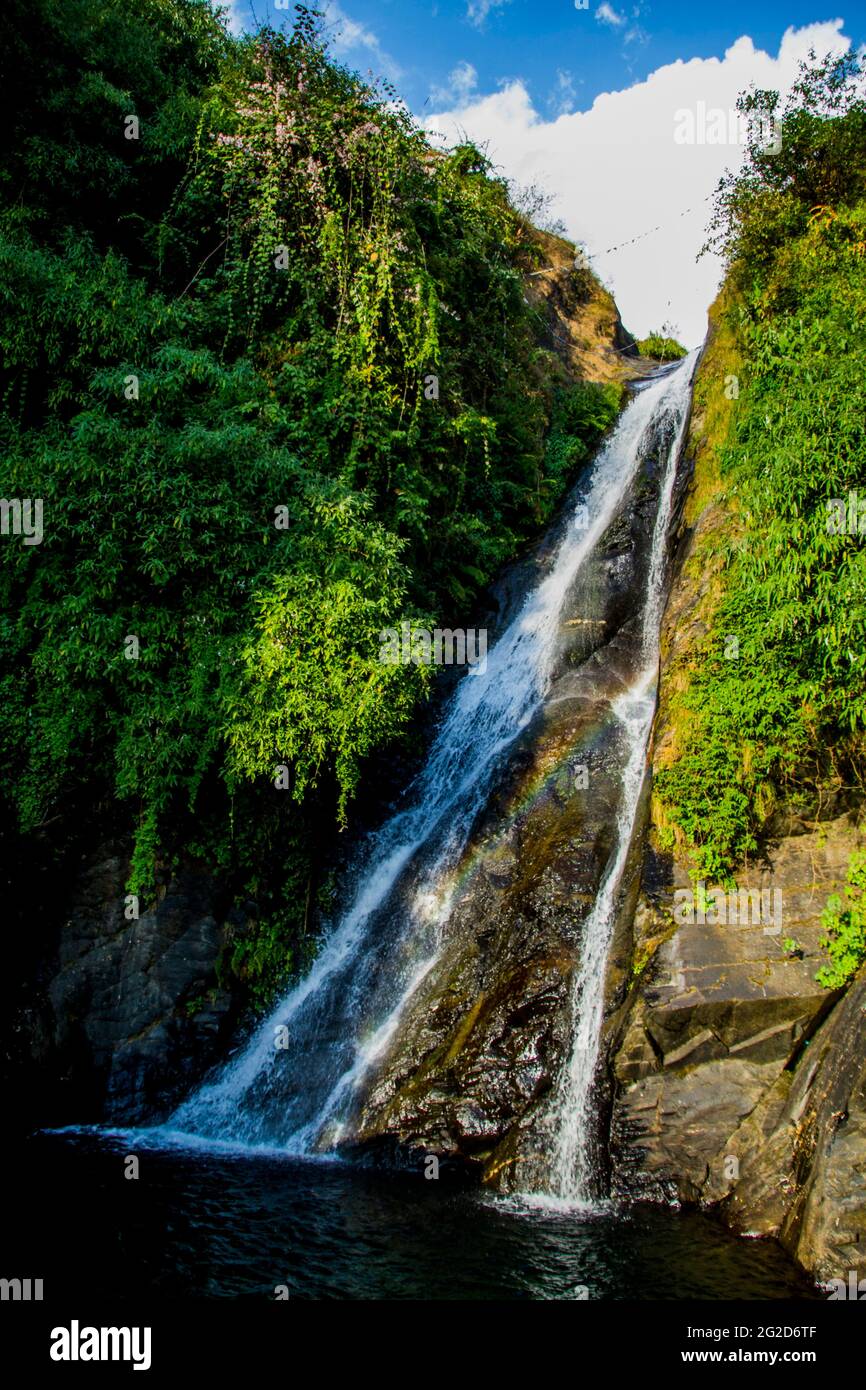 Bhagsunag cade in una giornata di sole Foto Stock