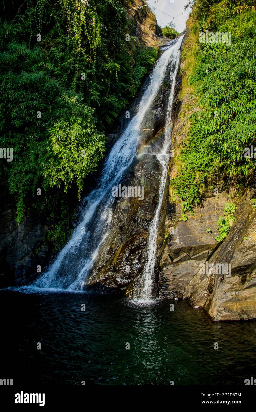 Bhagsunag cade in una giornata di sole Foto Stock
