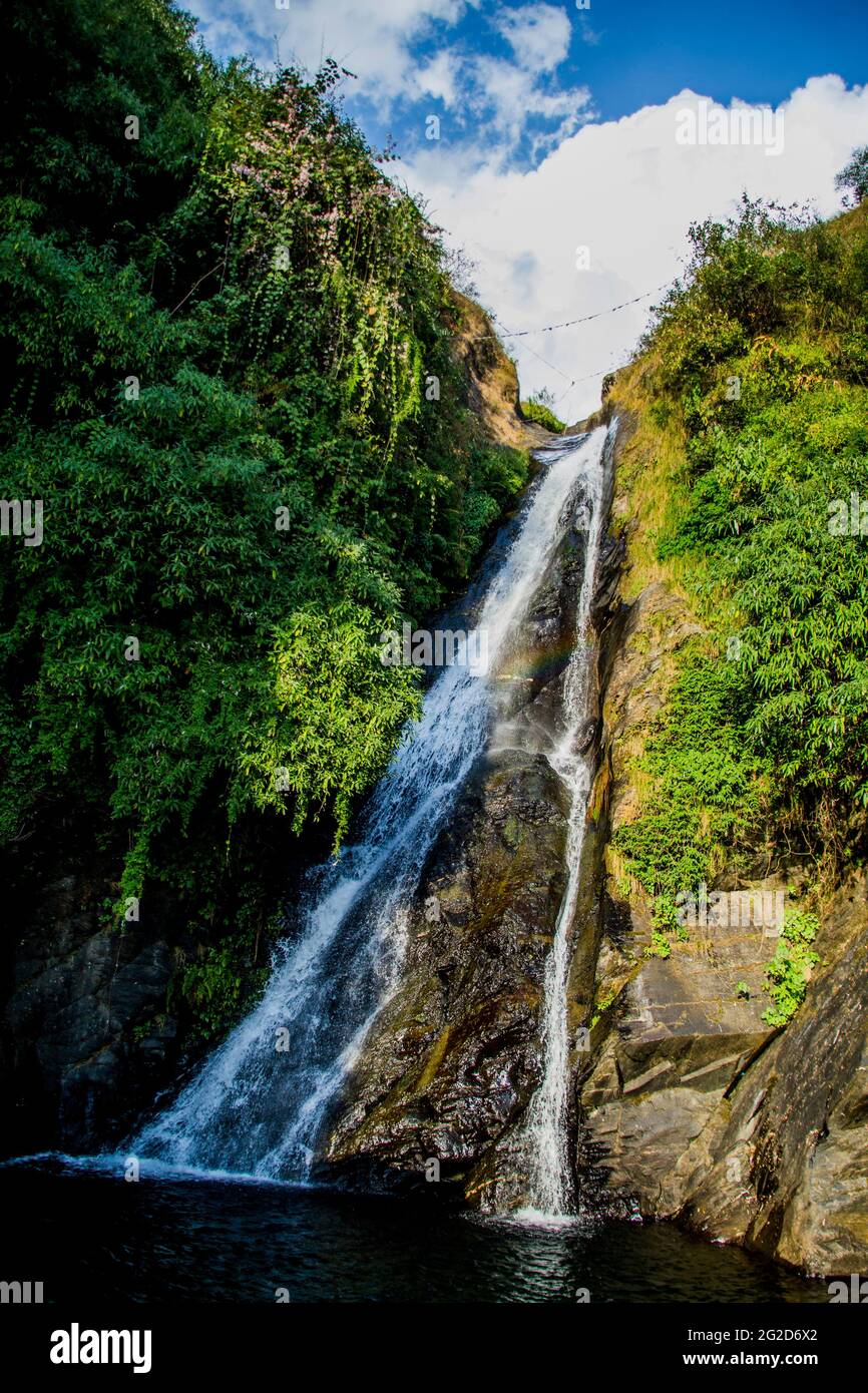 Bhagsunag cade in una giornata di sole Foto Stock
