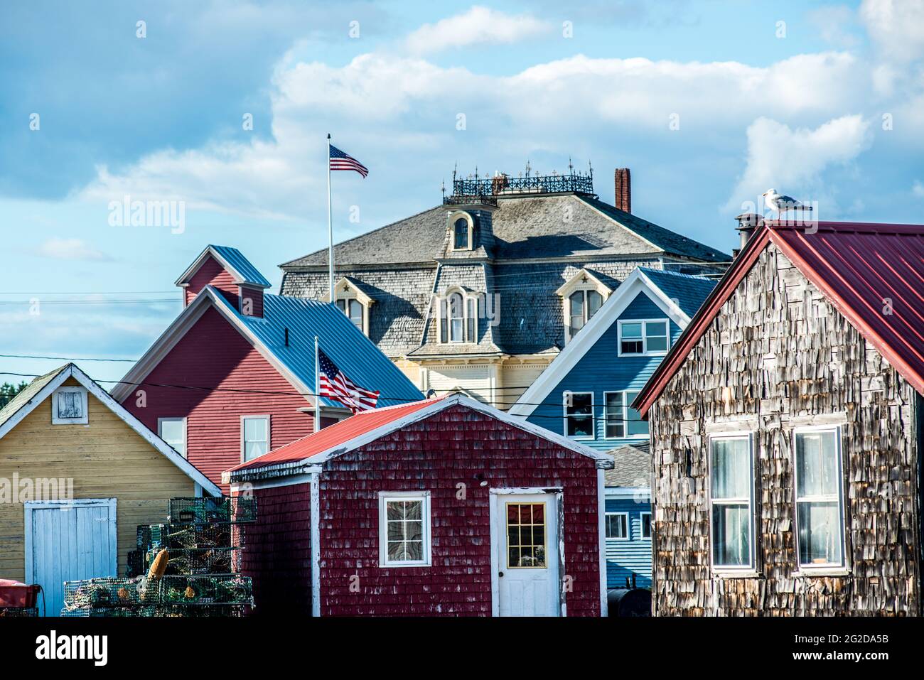 Rooflines of Fishing Shacks, Houses, and Star of Hope Lodge, Vinalhaven Island, Maine, USA Foto Stock