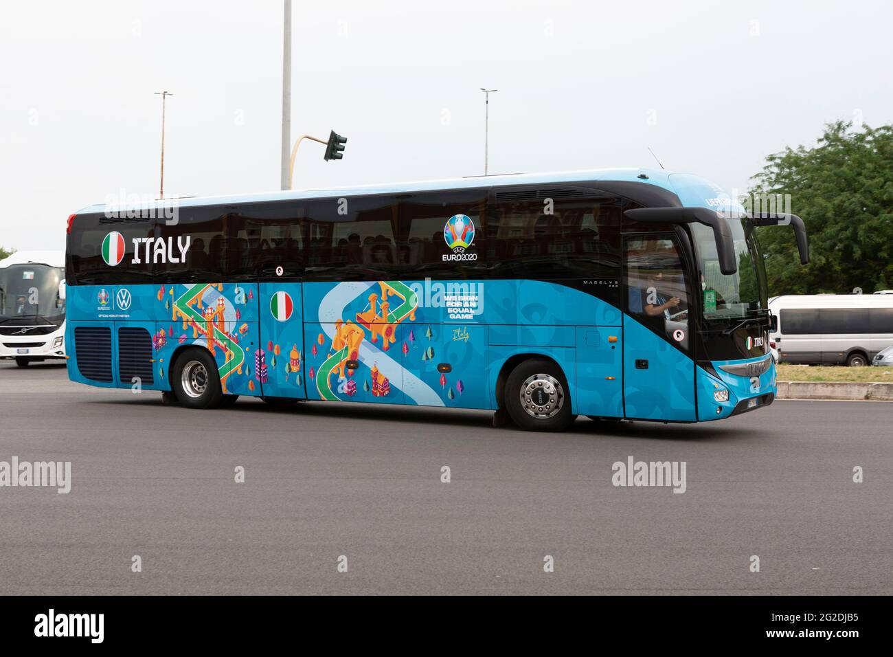 Roma, Italia. 10 Giugno 2021. L'autobus della squadra di calcio italiana  arriva allo Stadio Olimpico di Roma per una sessione di allenamento prima  della partita inaugurale di domani del Torneo di Calcio