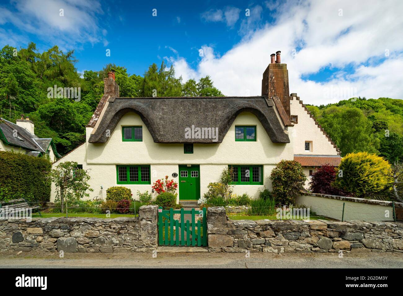 Tradizionale vecchia casa di paglia nel villaggio di Fortingall, Glen Lyon, Perthshire, Scozia, Regno Unito Foto Stock