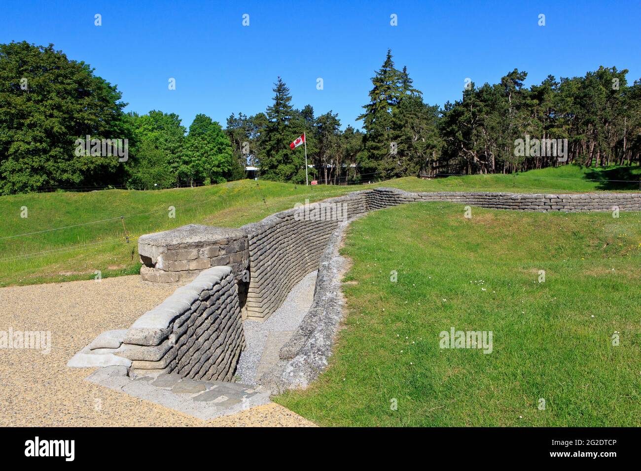 Trincee e crateri della prima guerra mondiale al Canadian National Vimy Memorial e Battlefield Park a Givenchy-en-Gohelle (Pas-de-Calais), Francia Foto Stock