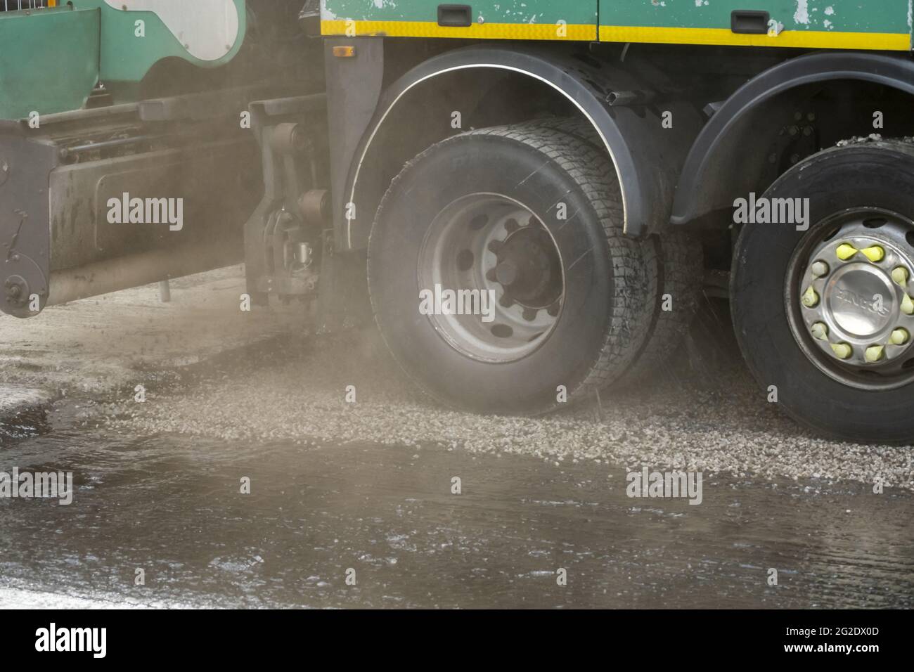 Pavimentazione della strada su un ponte con asfalto poroso per la riduzione del rumore del traffico a Ginevra, svizzera Foto Stock
