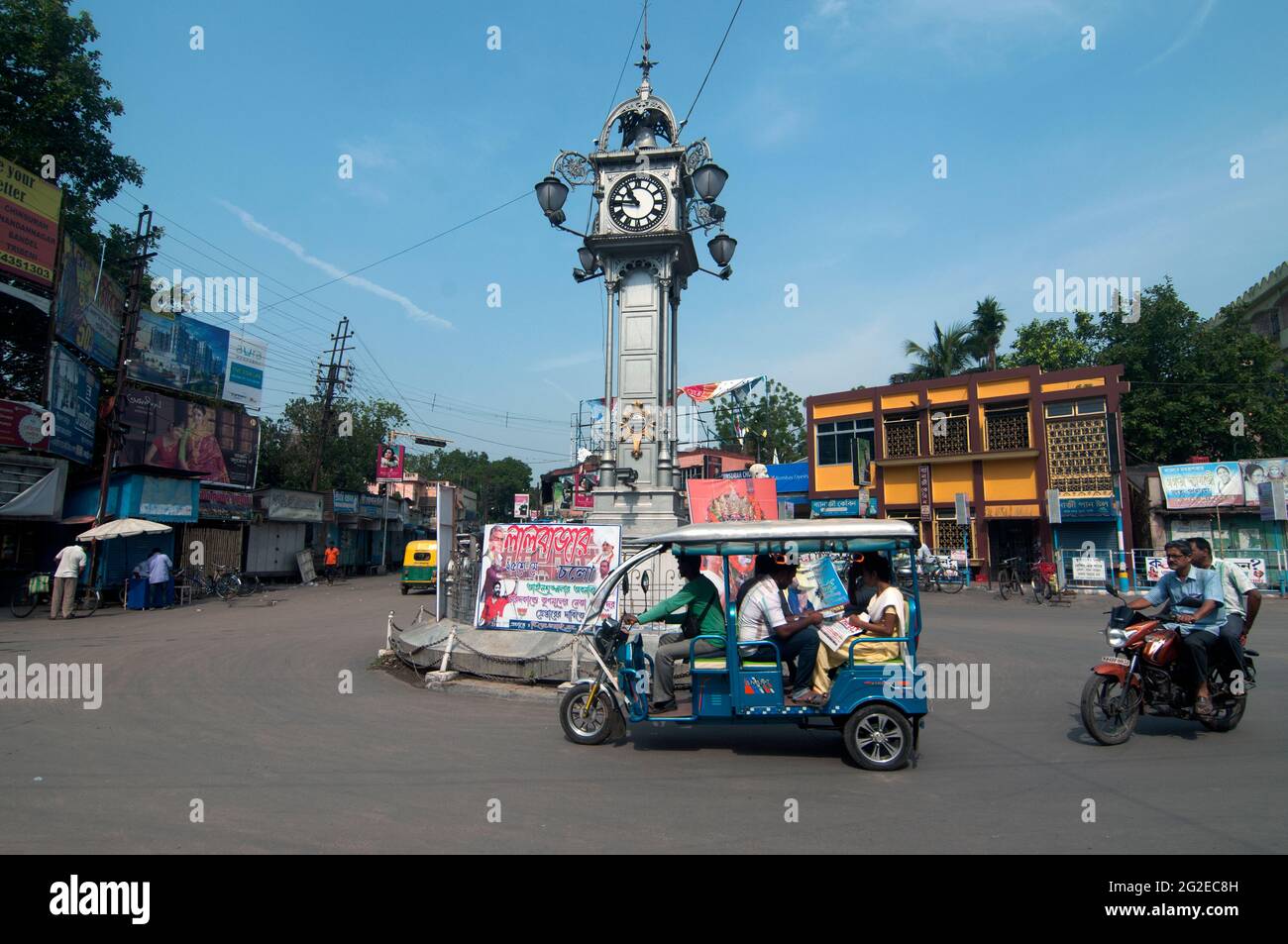 Chinsurah Ghorir More, o l'incrocio della Torre dell'Orologio a Chinsurah, Bengala Occidentale Foto Stock Chinsurah Ghorir More, o l'incrocio della Torre dell'Orologio a Chinsurah, Bengala Occidentale Foto Stock