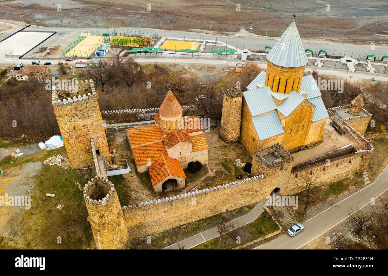 Veduta aerea dell'ensemble fortificato medievale di Ananuri, Georgia Foto Stock