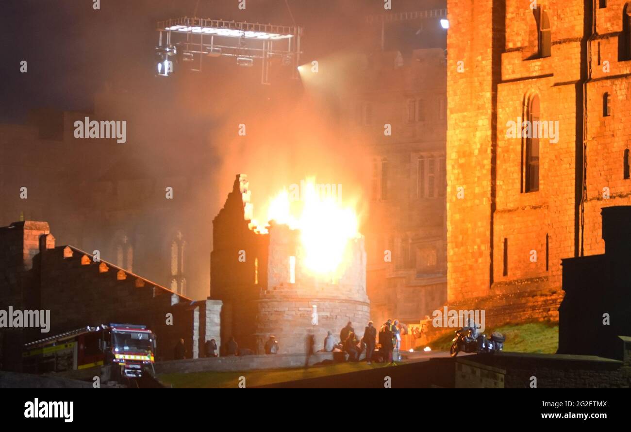 Il set è messo sul fuoco come parte delle riprese per il nuovo film indiano Jones 5 con Harrison Ford durante la notte. Data immagine: Venerdì 11 giugno 2021. Foto Stock