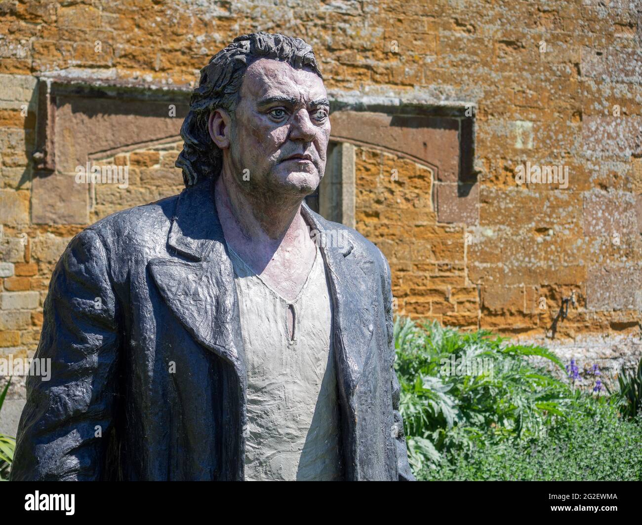 Scultura LifeSize della cantante d'opera Bryn Terfel, come Wotan dal Ring Cycle, fuori Nevill Holt Opera, Leicestershire, Regno Unito Foto Stock