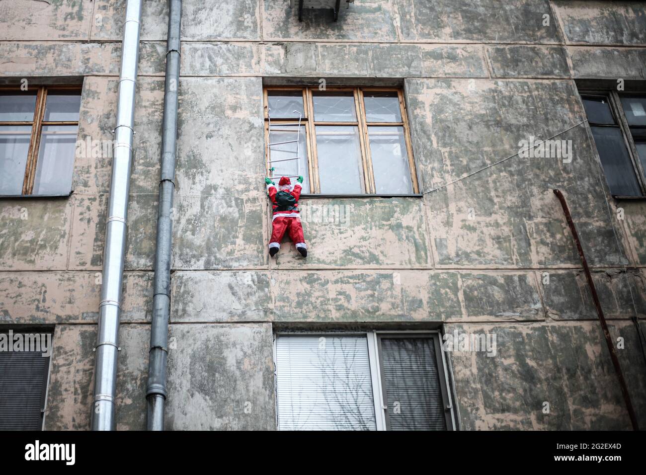 Vecchio termometro esterno su un muro di mattoni, Regno Unito Foto stock -  Alamy