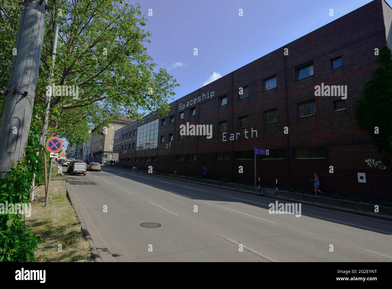 Vienna, Austria. 11 Giugno 2021. Tu sei Spaceship della Terra. 600 metri quadrati di installazione artistica a Vienna nel 7 ° distretto. Credit: Franz PERC / Alamy Live News Foto Stock