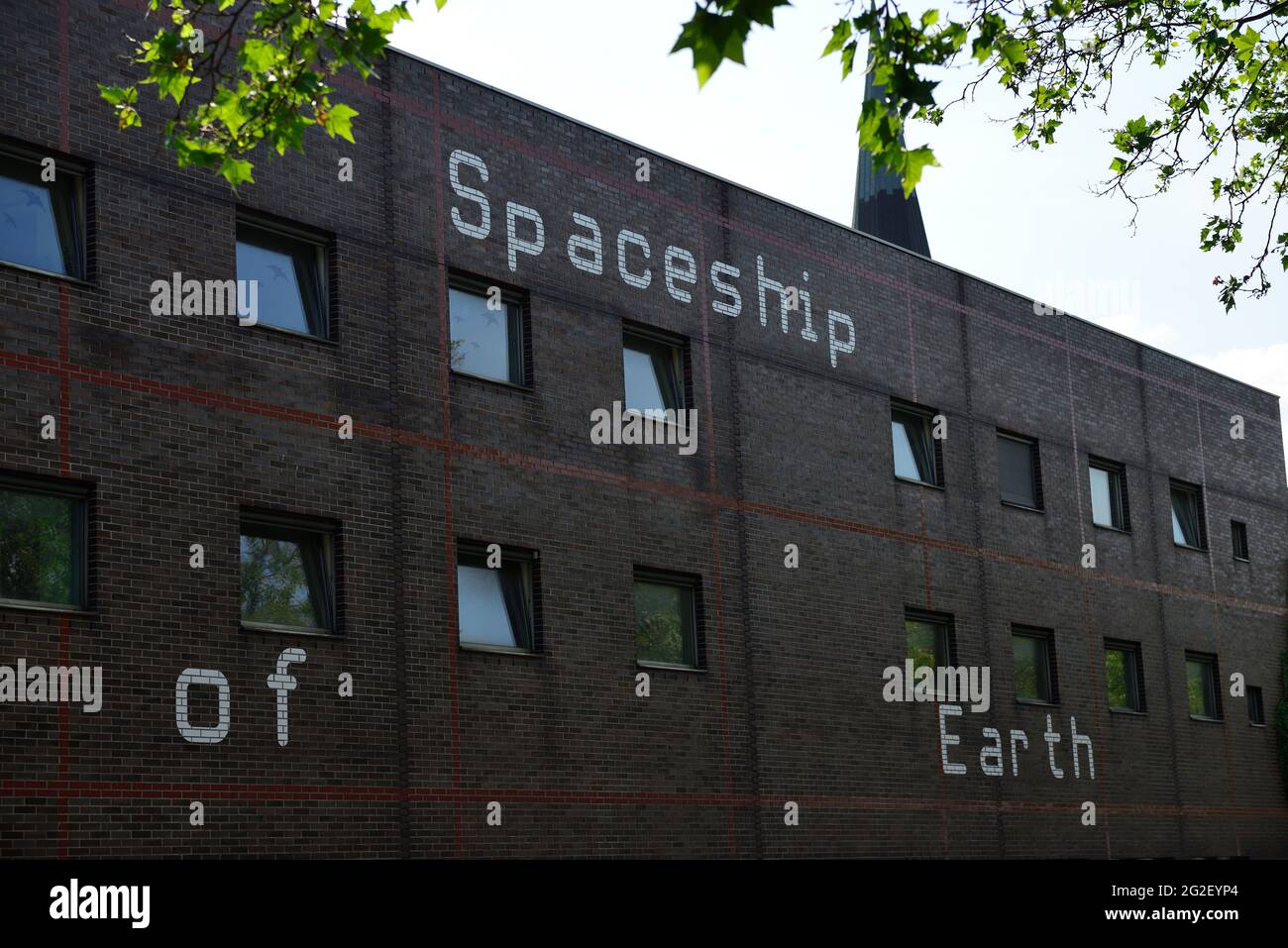 Vienna, Austria. 11 Giugno 2021. Tu sei Spaceship della Terra. 600 metri quadrati di installazione artistica a Vienna nel 7 ° distretto. Credit: Franz PERC / Alamy Live News Foto Stock