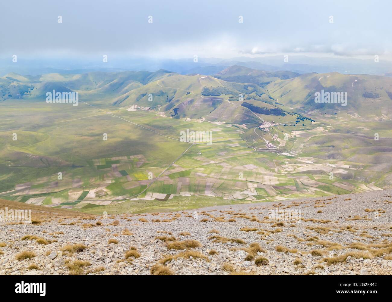 Monte Redentore e Lago Pilato - la cima paesaggistica del Monte Redentore con il lago Pilato, tra le regioni Umbria e Marche, Sibillini. Foto Stock