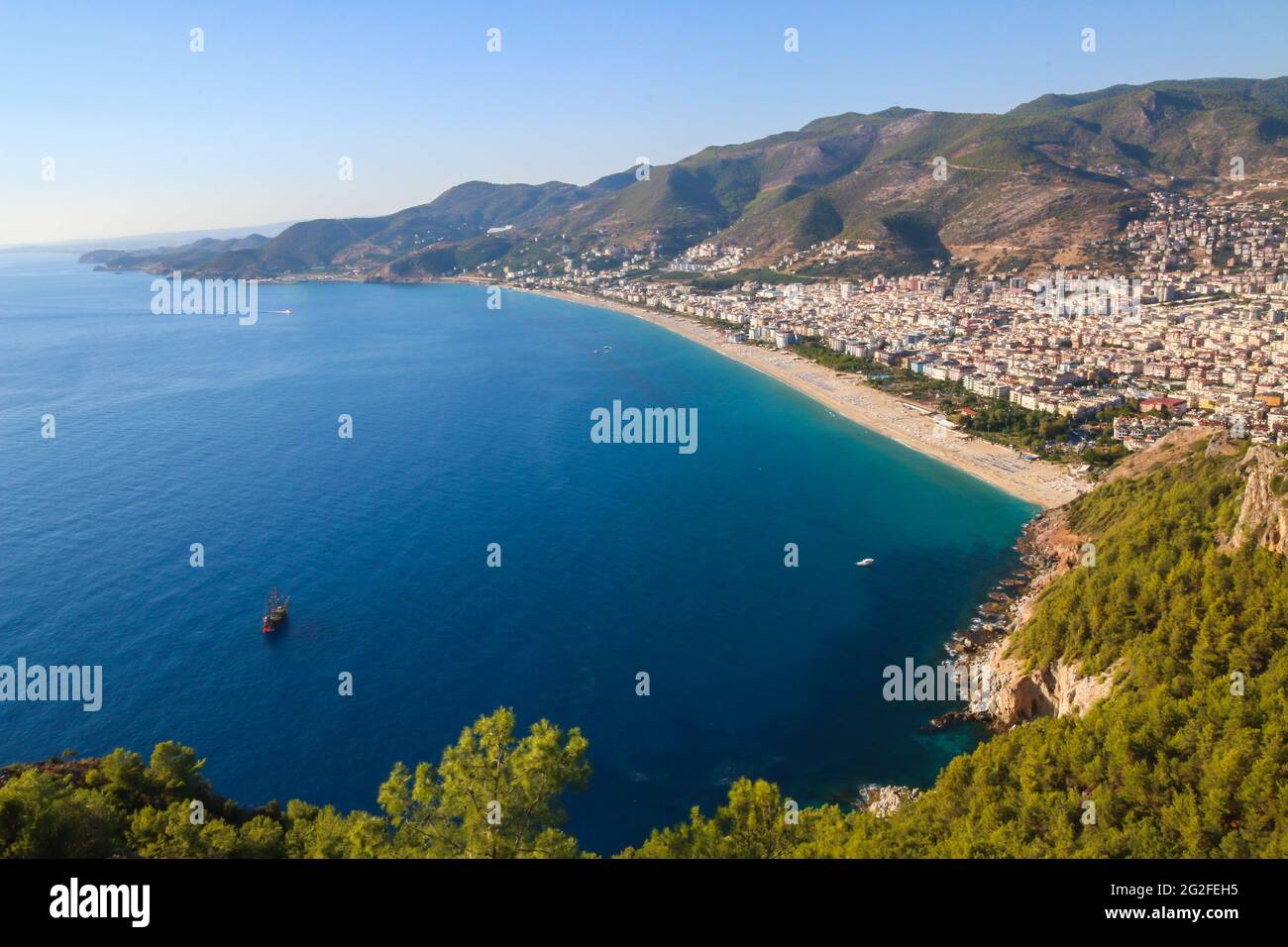 La spiaggia di Alanya Cleopatra e il porticciolo si trovano a Antalya, Turchia. Foto Stock