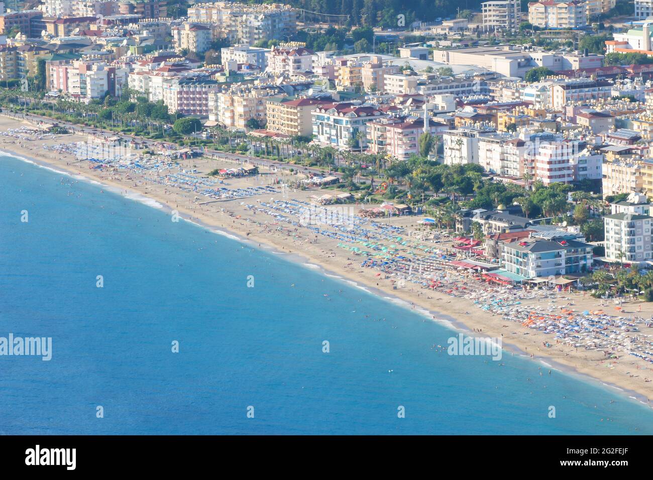 La spiaggia di Alanya Cleopatra e il porticciolo si trovano a Antalya, Turchia. Foto Stock