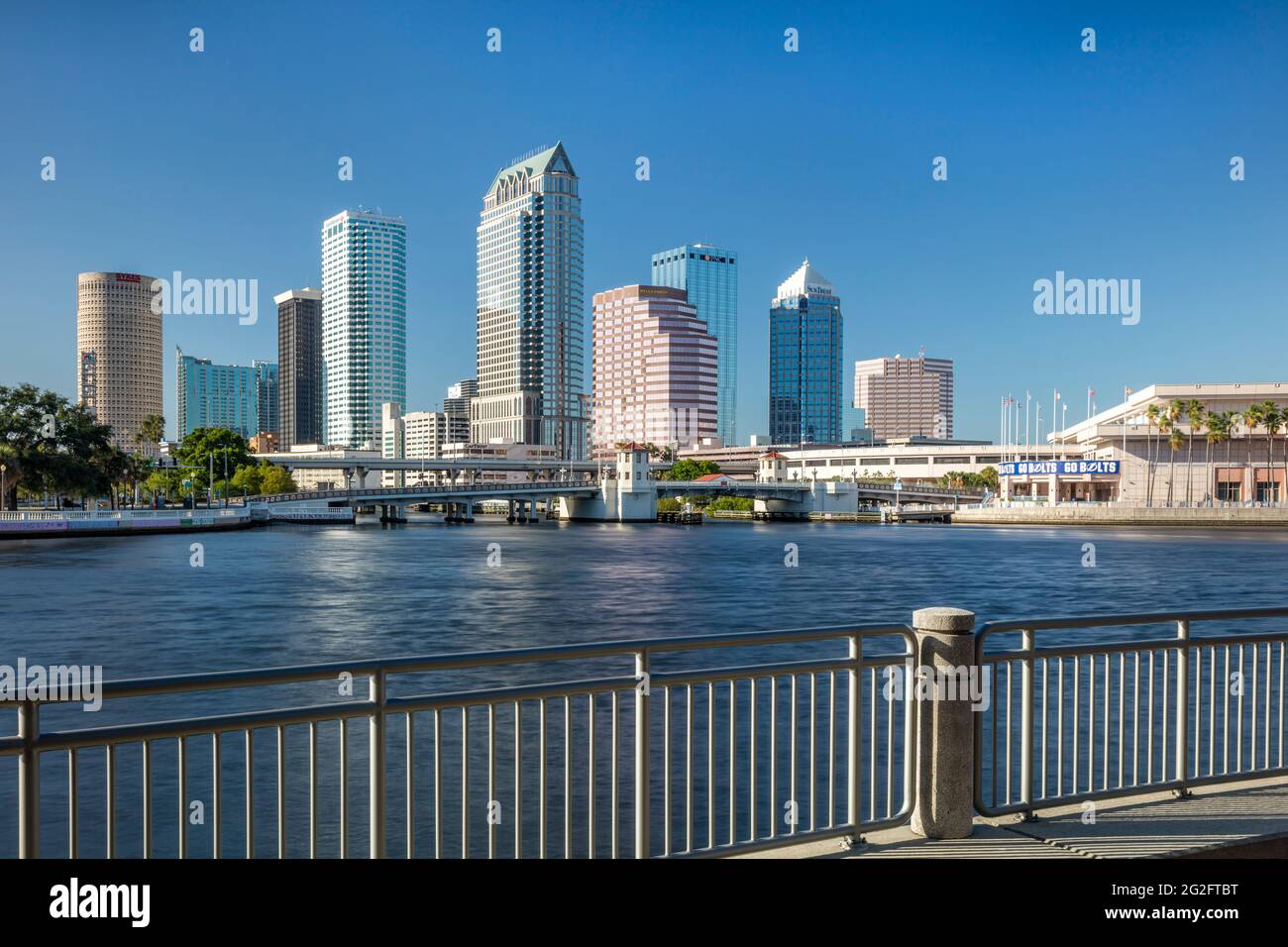 Skyline di Tampa da Davis Island, Tampa, Florida, Stati Uniti d'America Foto Stock