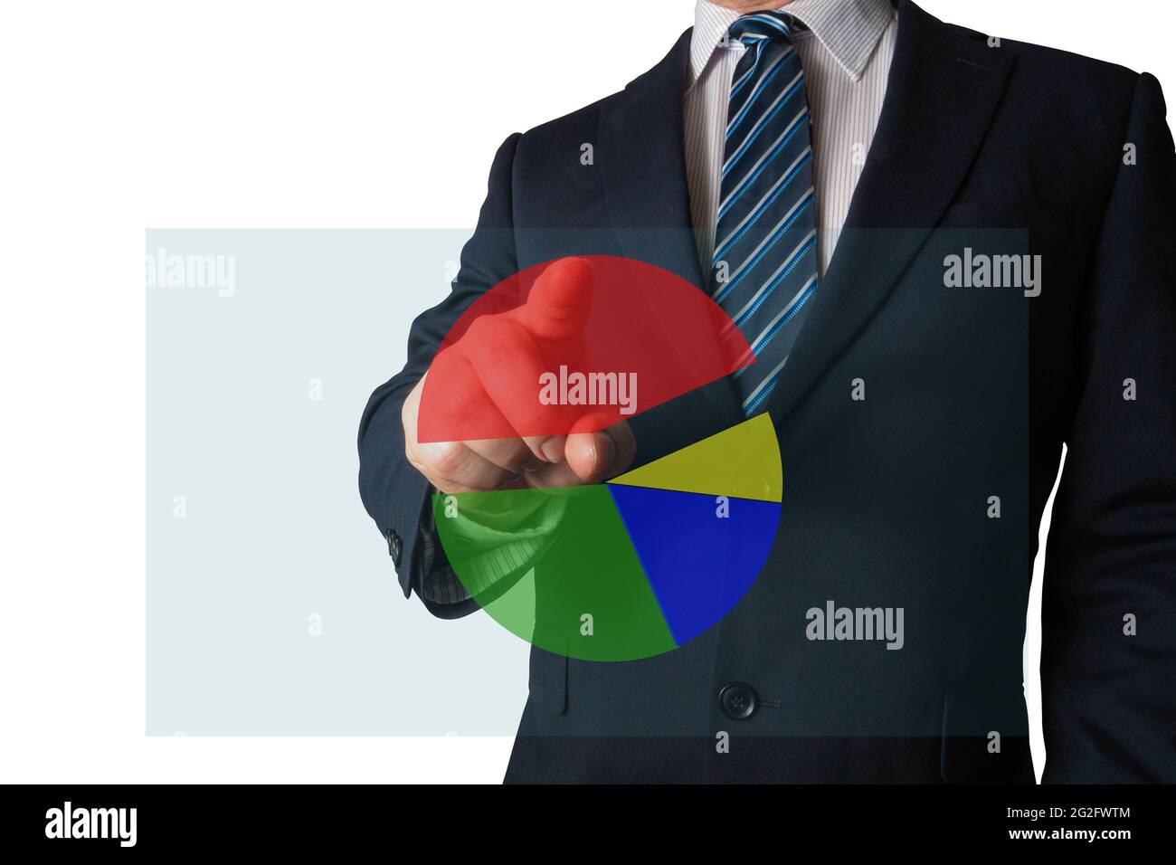 Analista che indica un grafico a torta che illustra la quota di mercato, il volume delle vendite per categoria o che mostra i fattori/la composizione di un determinato business Foto Stock