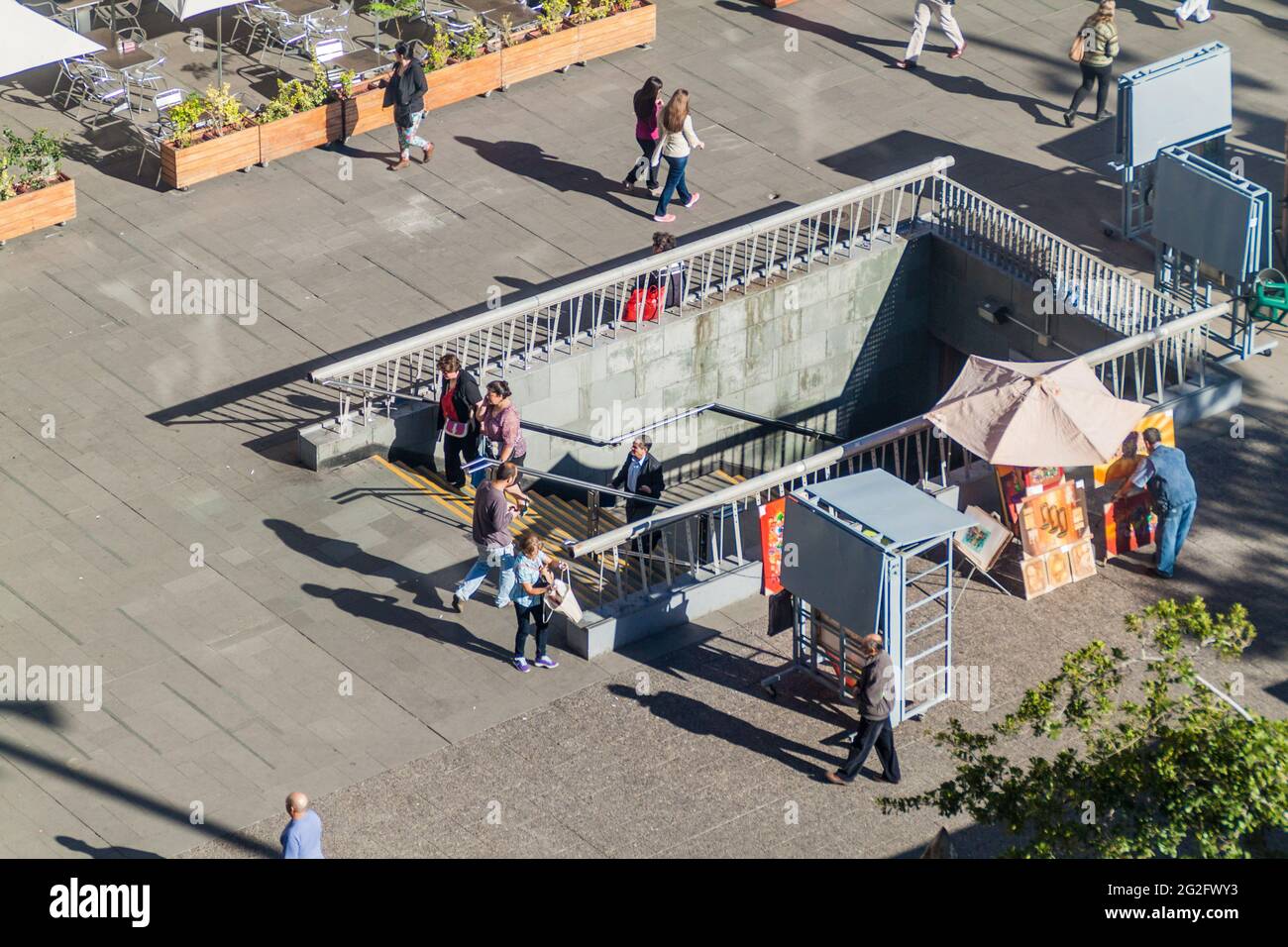 SANTIAGO, CILE - 27 MARZO 2015: Uscita metropolitana in Plaza de Armas a Santiago, Cile Foto Stock