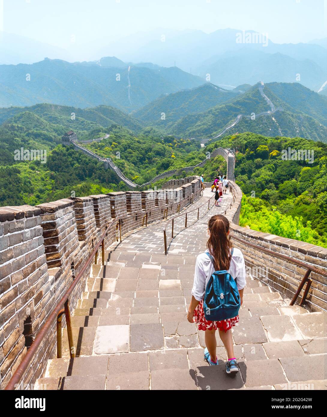 Cina viaggio avventura donna turista zaino in spalla a piedi zaino in spalla  sulla Grande Muraglia alla famosa destinazione Badaling a Pechino. Vacanza  estiva in Asia Foto stock - Alamy