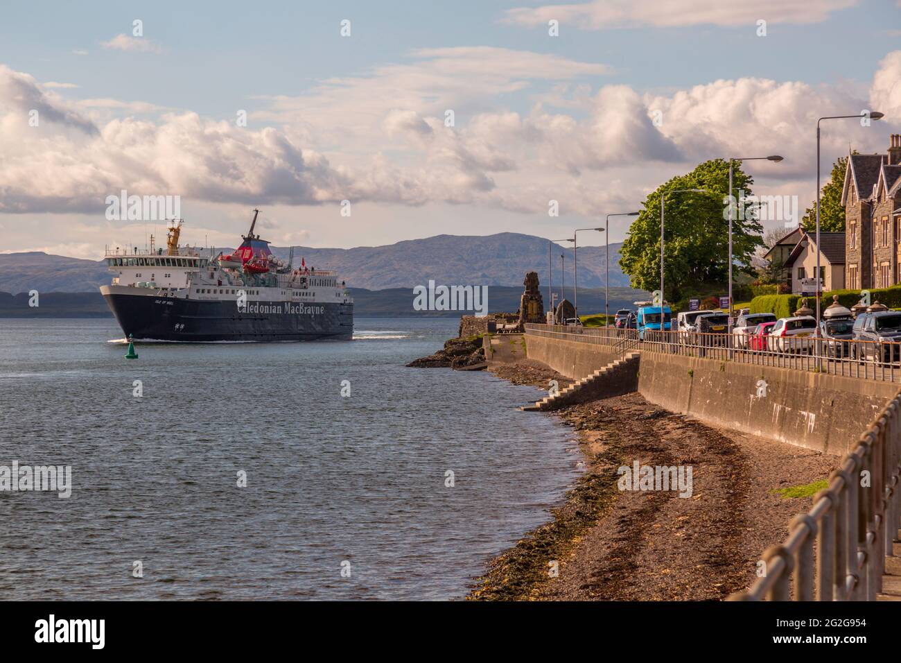 Il traghetto 'Isola di Mull' appartenente a Caledonian MacBrayne, che entra nel porto di Oban, Scozia. Foto Stock