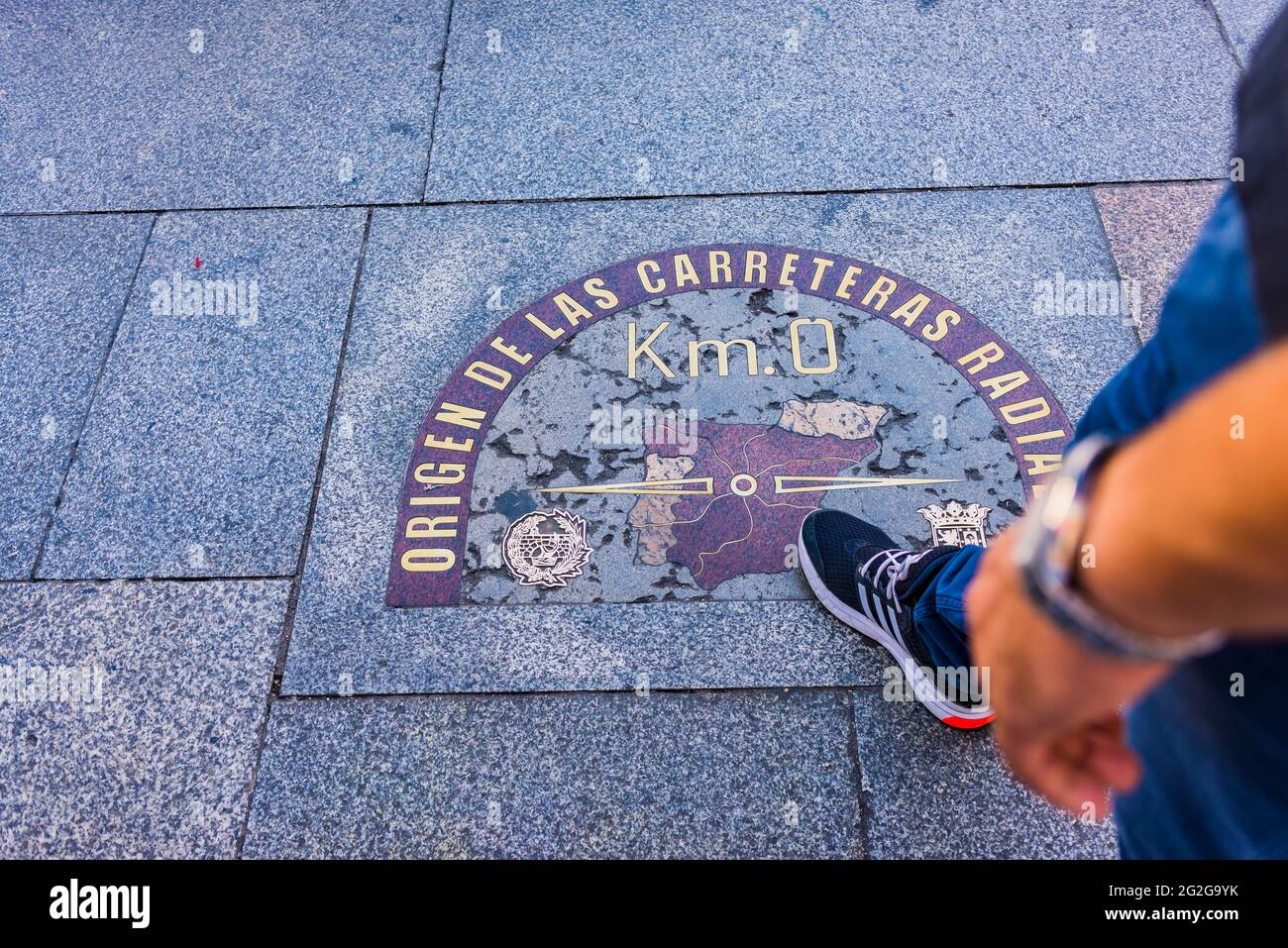 La Spagna ha il 'chilometro zero' delle autostrade nazionali radiali di fronte alla Real Casa de Correos, nella Puerta del Sol a Madrid. È costituito da un Foto Stock