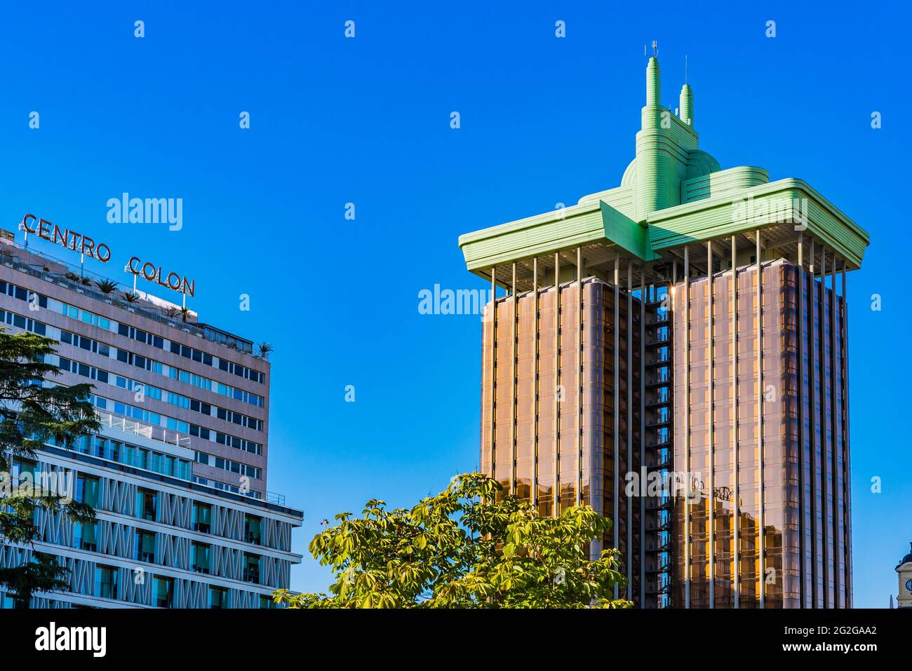 Columbus Towers o Torres de Colón è un alto edificio di uffici composto da due torri gemelle situato in Plaza de Colón a Madrid. L'edificio constru Foto Stock