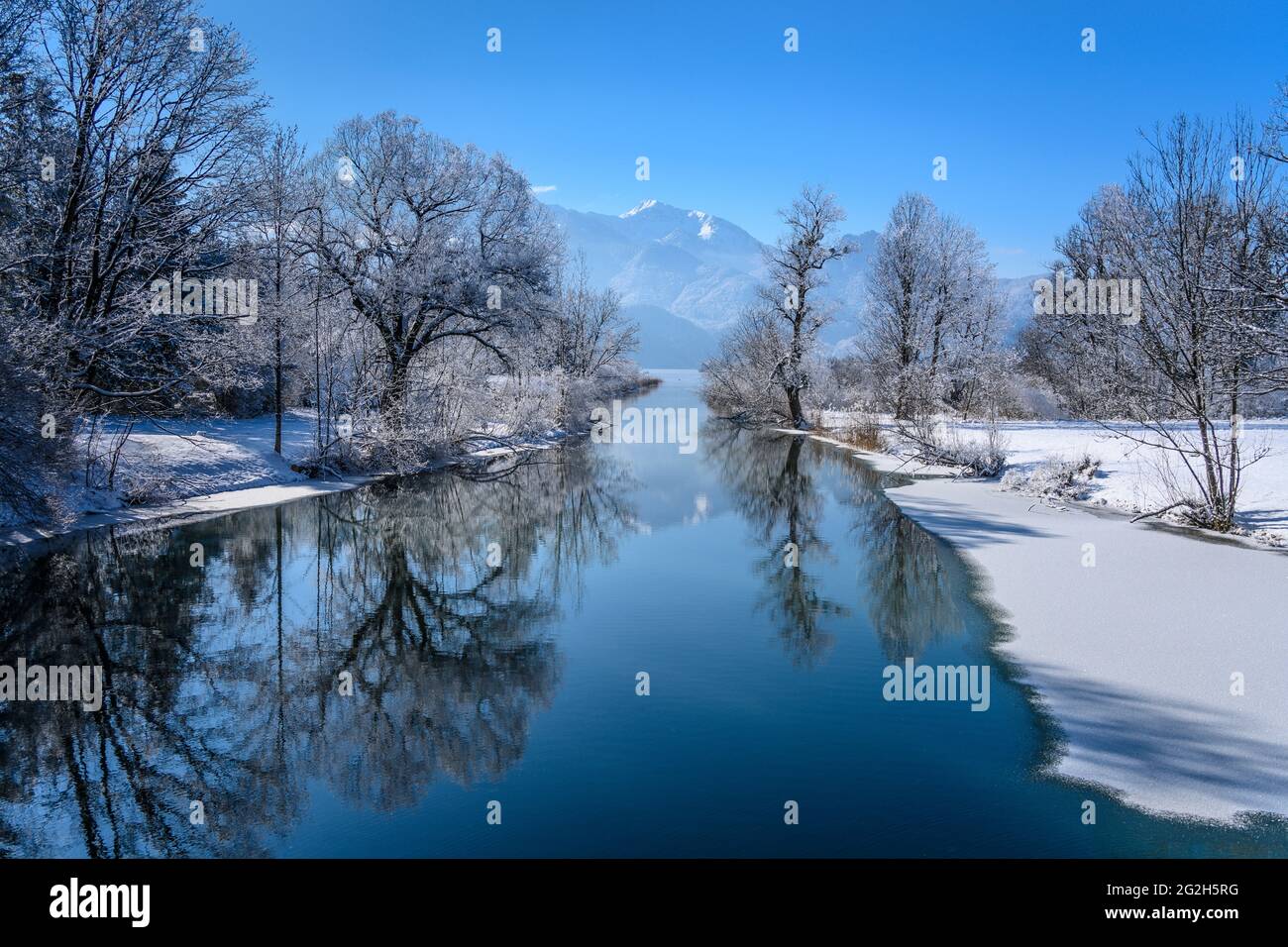 Germania, Baviera, alta Baviera, Tölzer Land, Kochel am See, Loisach Canal e Kochelsee verso Heimgarten Foto Stock