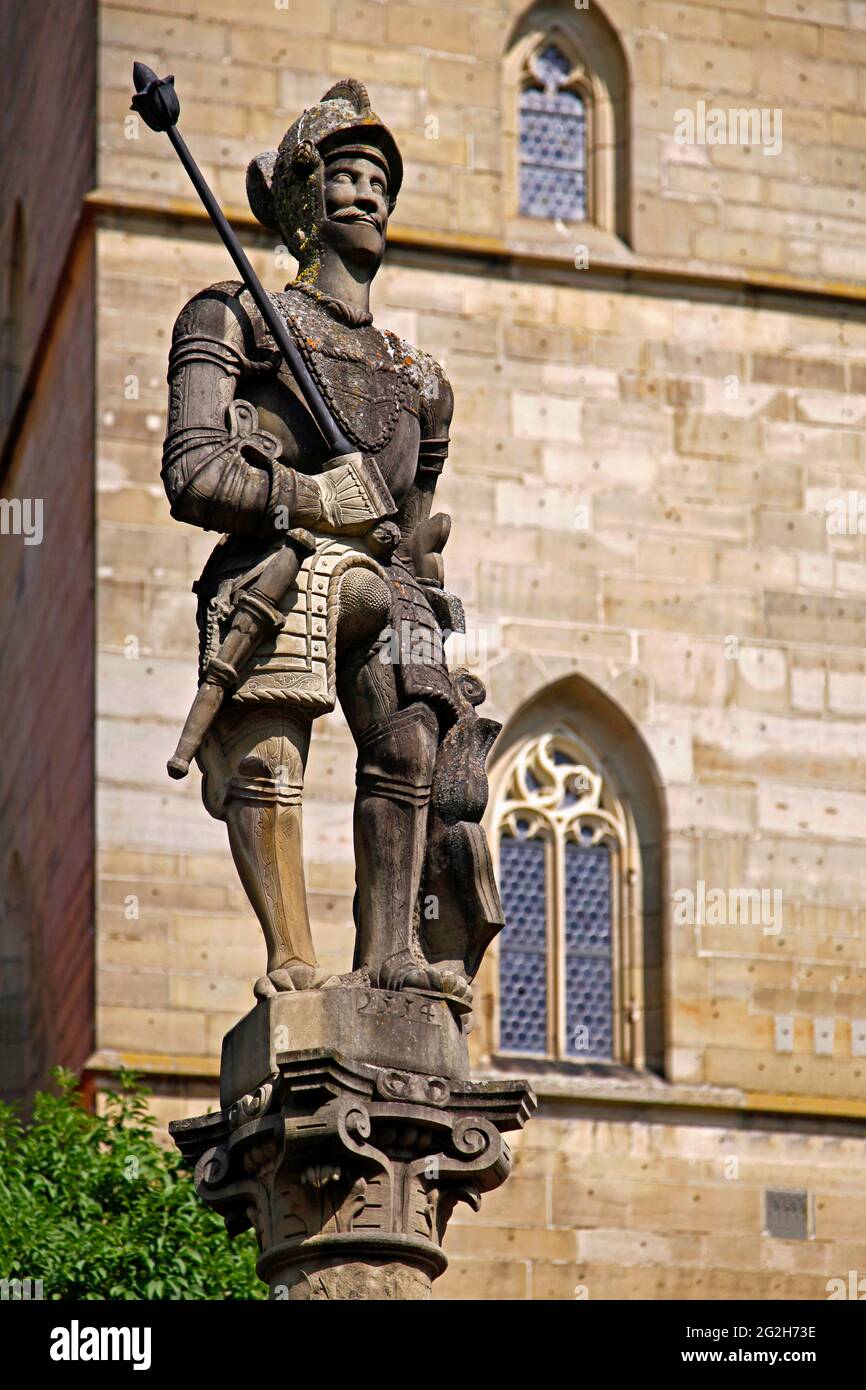 Graf-Albrecht-Brunnen, fontana, sullo sfondo: Collegiata Pietro e Paolo, piazza del mercato, Öhringen, Baden-Württemberg, Baden-Württemberg, Germania Foto Stock