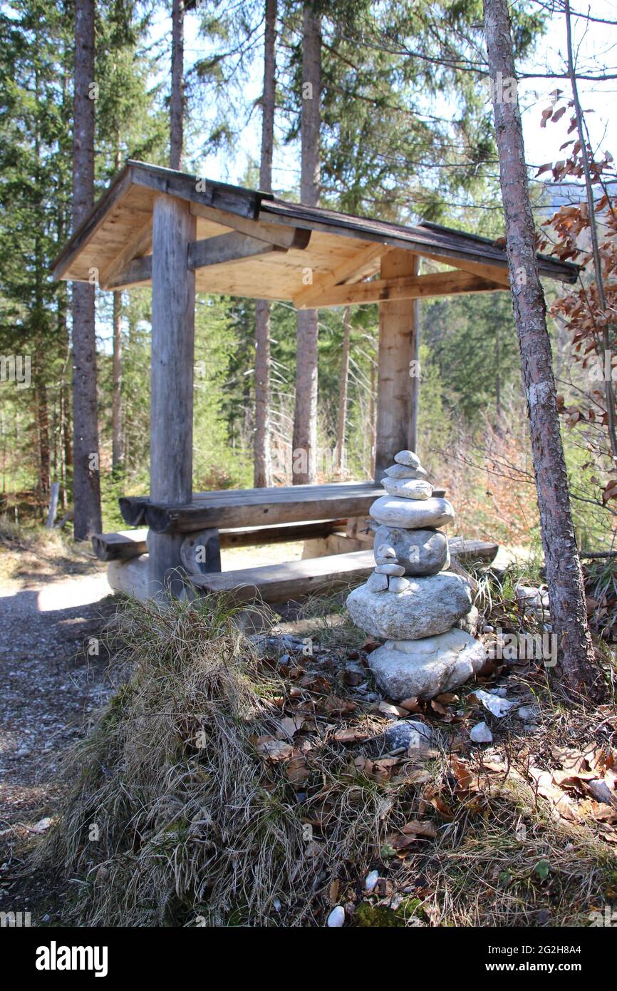 Zona di riposo presso la Hüttlebachklamm di Krün, Monti Karwendel, Terra di Werdenfelser, alta Baviera, Baviera, Germania, Valle d'Isar, Alpenwelt Karwendel Foto Stock Zona di riposo presso la Hüttlebachklamm di Krün, Monti Karwendel, Terra di Werdenfelser, alta Baviera, Baviera, Germania, Valle d'Isar, Alpenwelt Karwendel Foto Stock