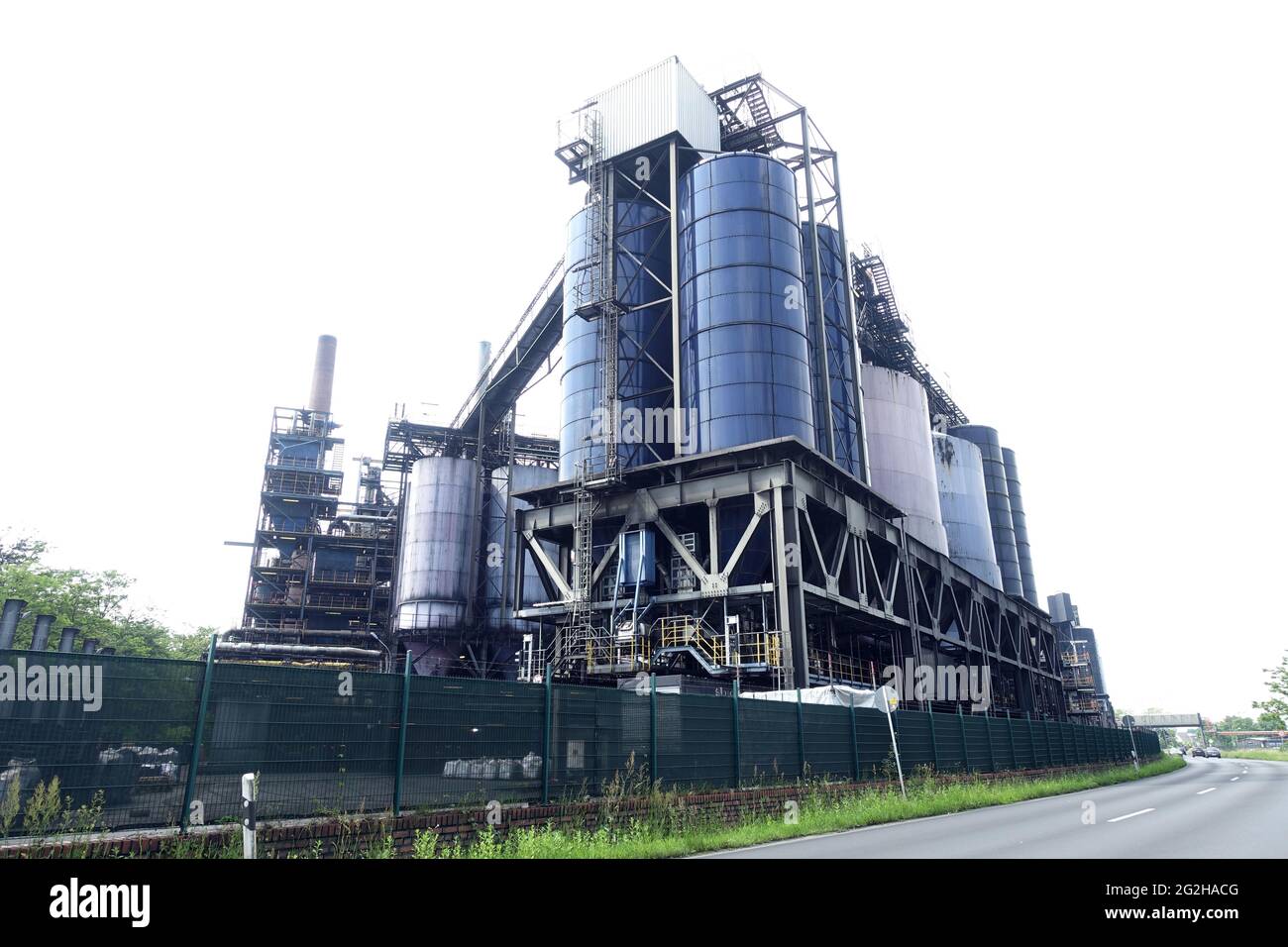 Industrieanlage zur Herstellung von Carbon, Hürth-Kalscheuren, Nordrhein-Westfalen, Deutschland Foto Stock