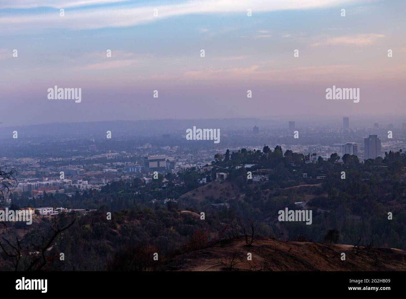Vista dal famoso museo dell'osservatorio Griffith sulle colline di Hollywood a Los Angeles, California, USA Foto Stock