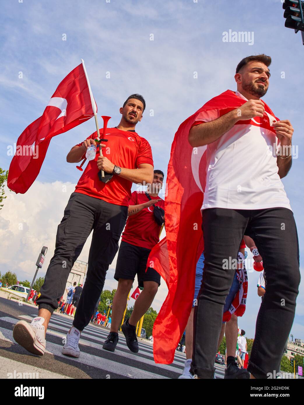 Roma, Italia. 11 Giugno 2021. Tifosi turchi allo Stadio Olimpico di Roma prima della partita TURCHIA - ITALIA Calcio Campionati europei 2020, 2021 Stagione 2020/2021 ROMA, ITALIA, 11 GIUGNO 2021. Credit: Peter Schatz/Alamy Live News Foto Stock