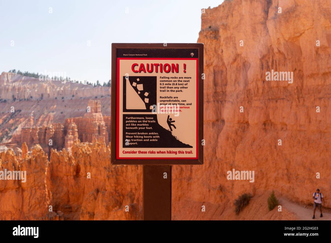 Un cartello di avvertimento all'entrata del Navajo Loop Trail nel Bryce Canyon National Park, Utah, USA Foto Stock