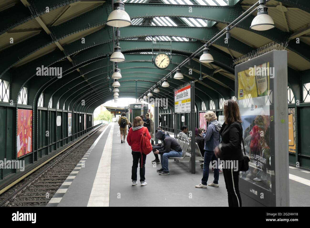 U-Bahn Eberswalder Strasse, Kastanienalle, Prenzlauer Berg, Berlin Mitte, Berlino, Germania Foto Stock