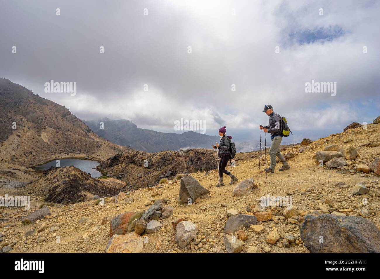 Tongariro attraversare la Nuova Zelanda, sentiero escursionistico attraverso il Parco Nazionale di Tongariro, Isola del Nord, Manawatu-Wanganui, Nuova Zelanda Foto Stock