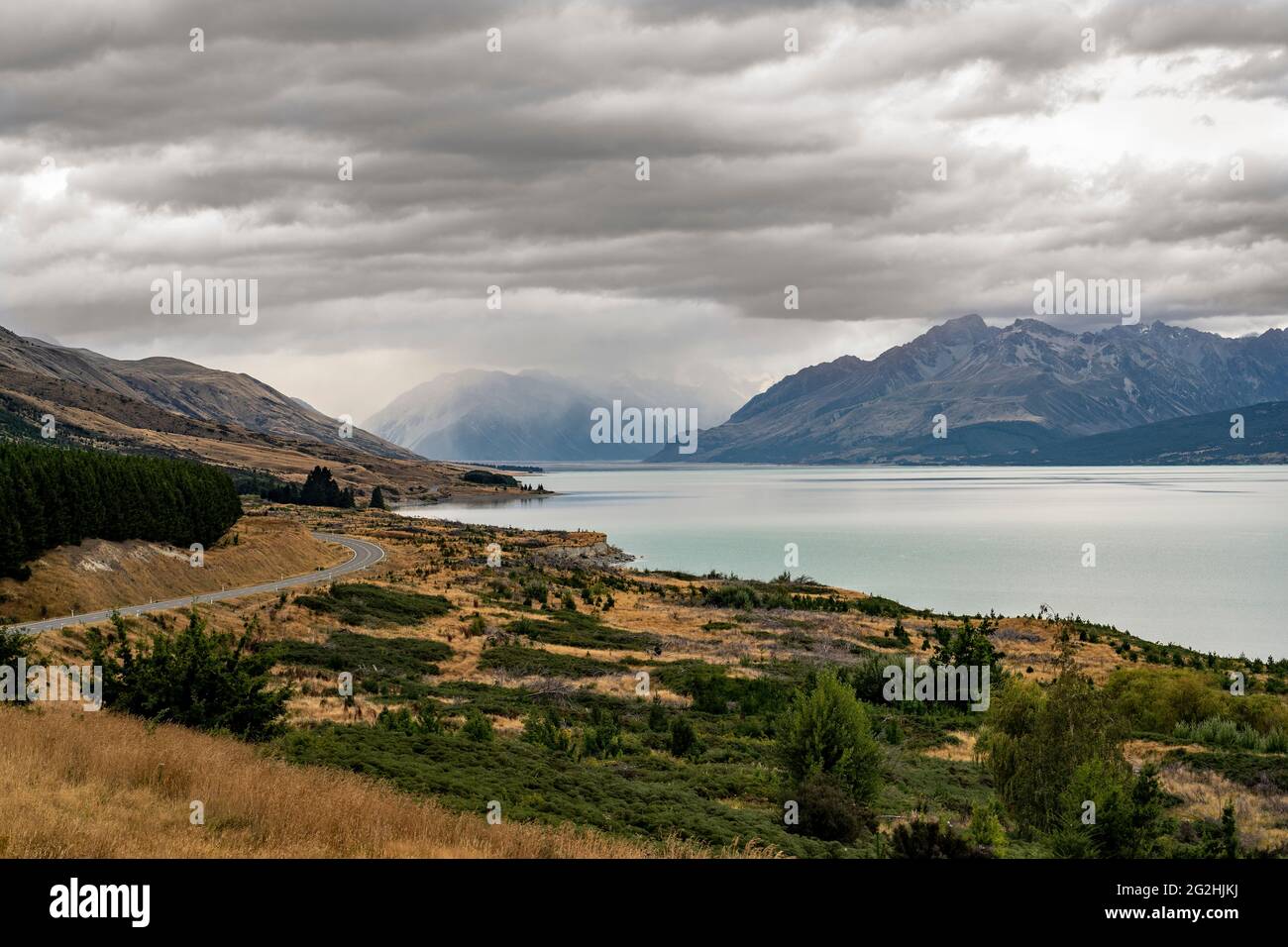 Lago Pukaki sull'Isola del Sud, vicino al Parco Nazionale di Mount Cook, Nuova Zelanda Foto Stock