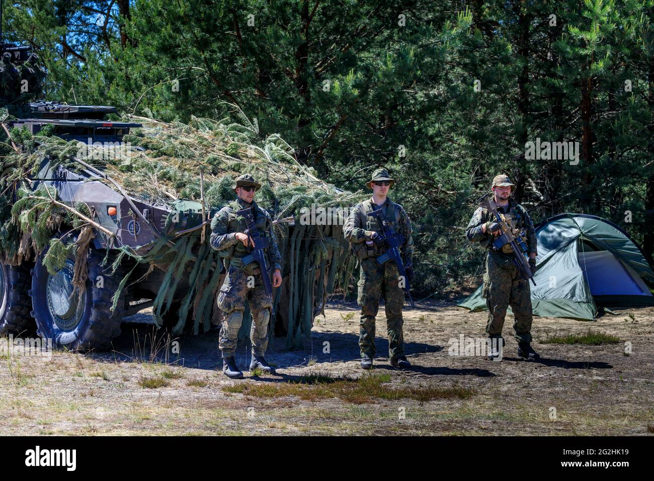 La logistica della base delle forze armate sostiene la forza di reazione rapida della NATO (VJTF) nell'area di addestramento militare nell'alta Lusazia. Foto Stock