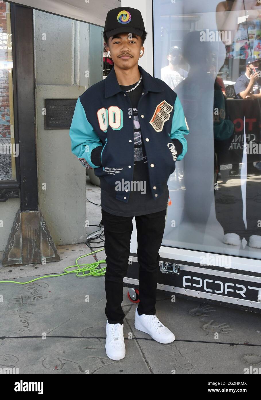 Los Angeles, Stati Uniti. 11 Giugno 2021. Miles Brown alla presentazione dell'esperienza Hologram NFT Display in collaborazione con MIGOS e lancio di "Culture III" Live da Miami, tenuto presso il piazzale del TCL Chinese Theatre di Hollywood, CA, venerdì 11 giugno 2021. (Foto di Sthanlee B. Mirador/Sipa USA) Credit: Sipa USA/Alamy Live News Foto Stock