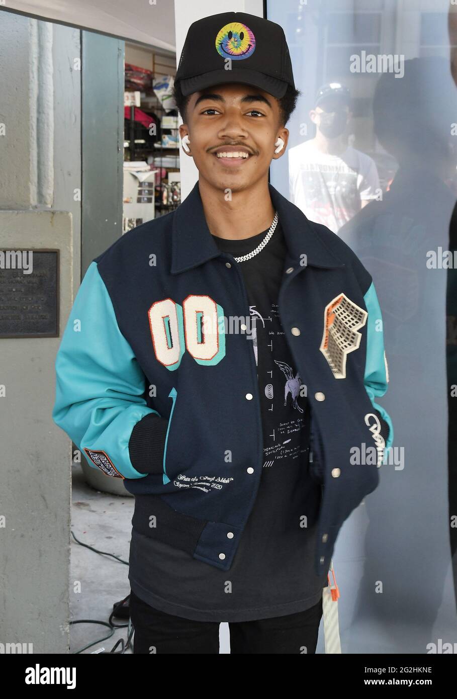Los Angeles, Stati Uniti. 11 Giugno 2021. Miles Brown alla presentazione dell'esperienza Hologram NFT Display in collaborazione con MIGOS e lancio di "Culture III" Live da Miami, tenuto presso il piazzale del TCL Chinese Theatre di Hollywood, CA, venerdì 11 giugno 2021. (Foto di Sthanlee B. Mirador/Sipa USA) Credit: Sipa USA/Alamy Live News Foto Stock