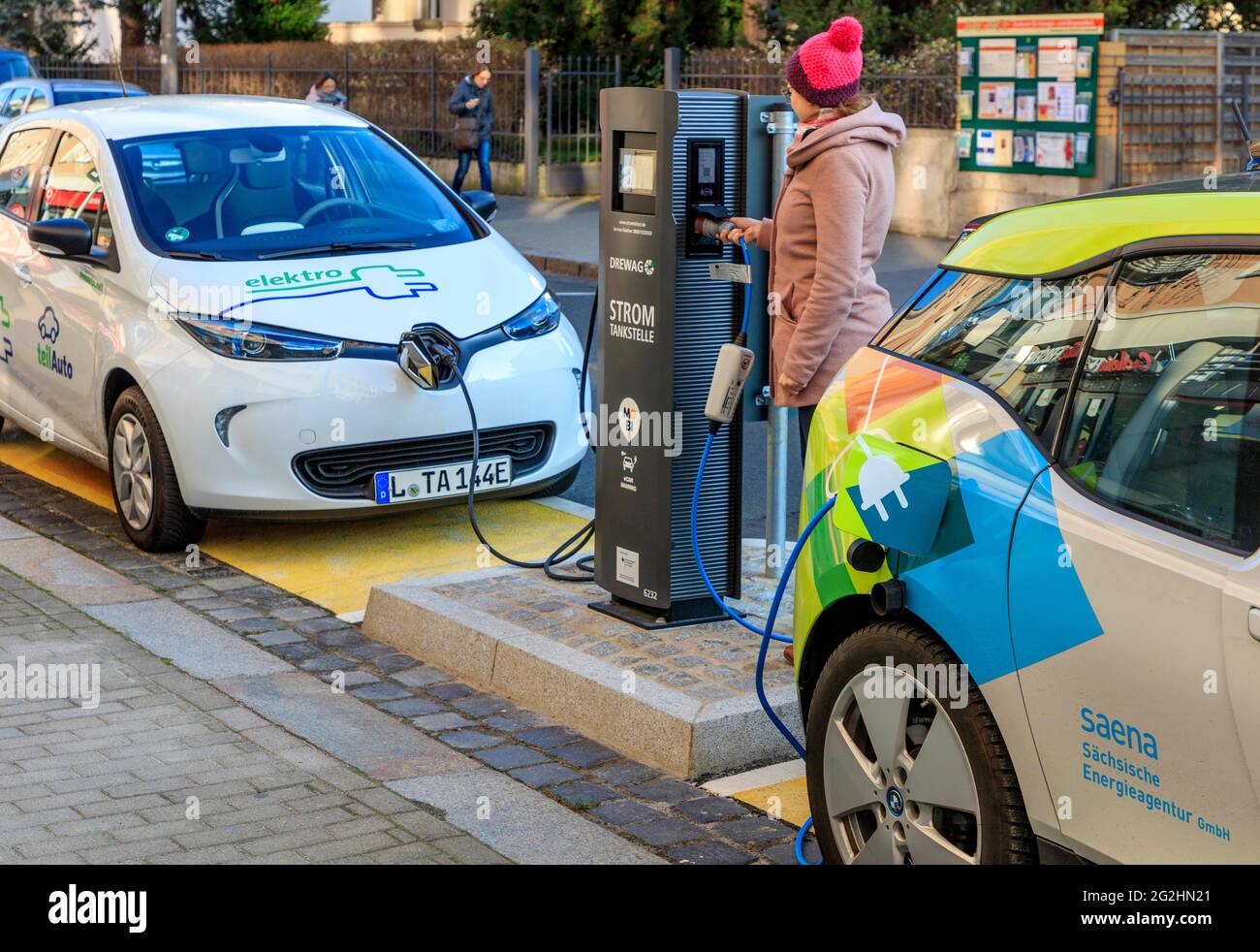 MOBipunkt con stazione di ricarica rapida: La capitale di Stato della Sassonia Dresda vuole diventare una città modello per l'elettromobilità Foto Stock