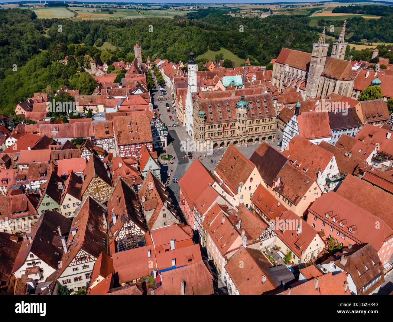 Rothenburg ob der Tauber, il centro storico e la posizione unica sopra il Taubertal, nonché il suo romanticismo a graticcio rappresentano per molti l'epitome della Germania medievale Foto Stock