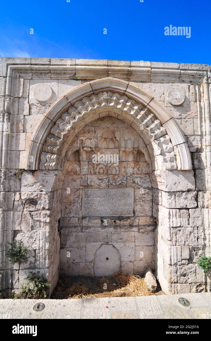 Un sebil ottomano (nome turco per una fontana da bere) si trova sul lato sud della piscina sultana, sul ponte di Hebron Road, sulla valle del figlio-di-Hinnom. Foto Stock